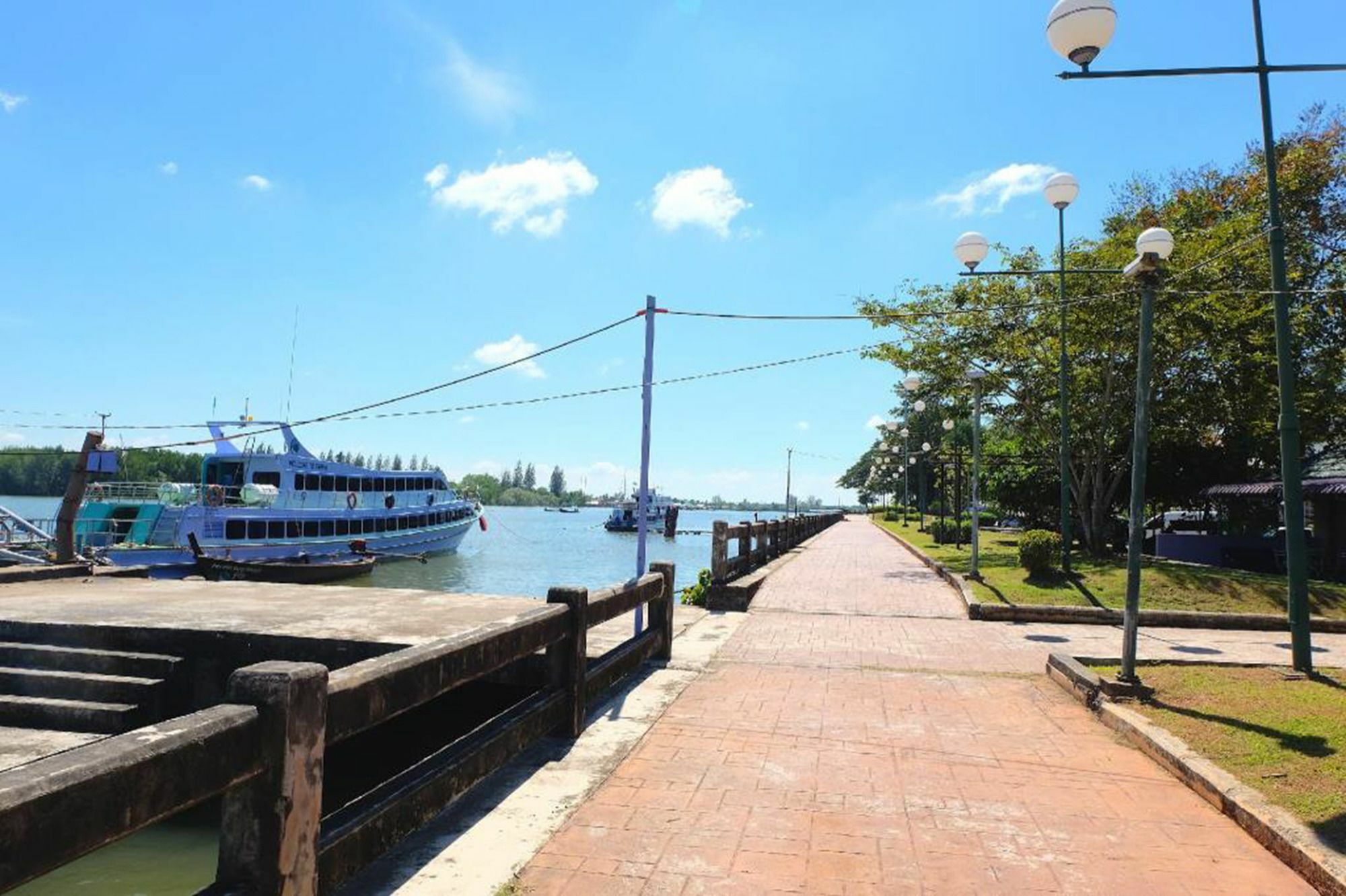 Krabi Marina Seaview Hotel Exterior foto